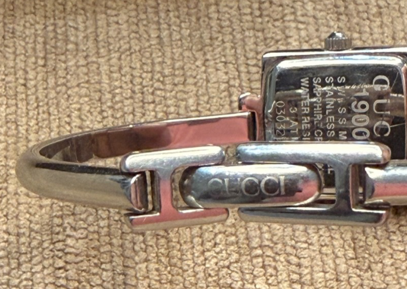 Gucci 1900L Silver Bangle SERVICED New Battery Black Dial Box Flawless