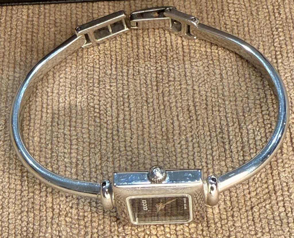 Gucci 1900L Silver Bangle SERVICED New Battery Black Dial Box Flawless
